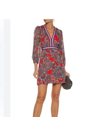 Alice + Olivia Jaida deep v neck blouson mini dress